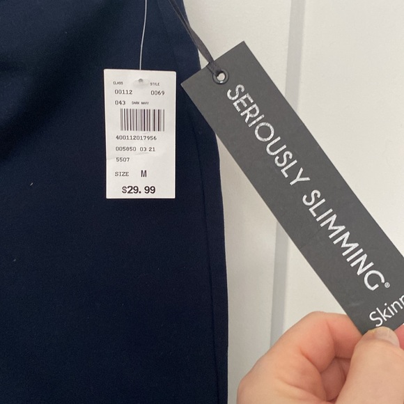 Women’s medium navy legging slimming pant - Picture 7 of 10